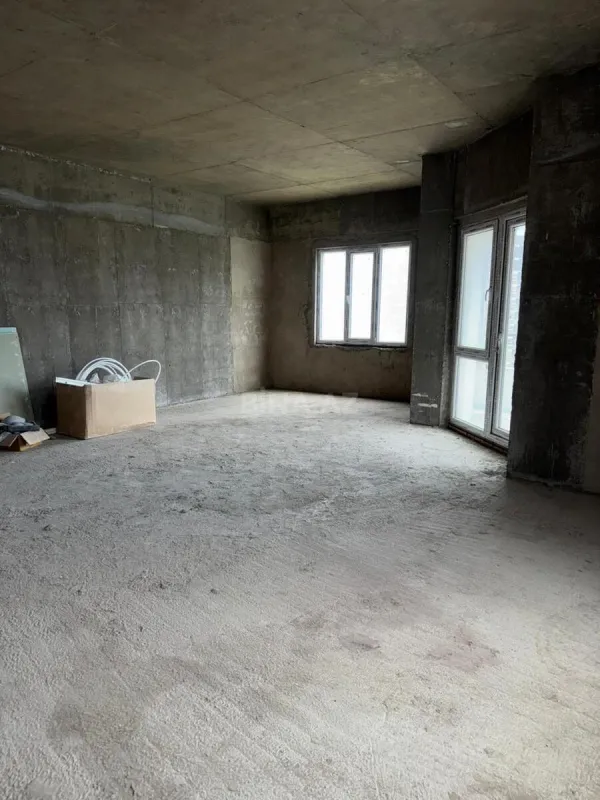 Satılır 5 otaqlı mənzil 252 m²