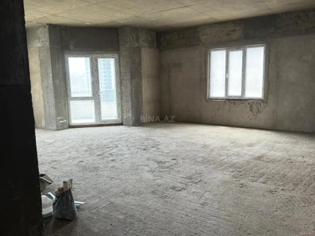 Satılır 5 otaqlı mənzil 252 m²