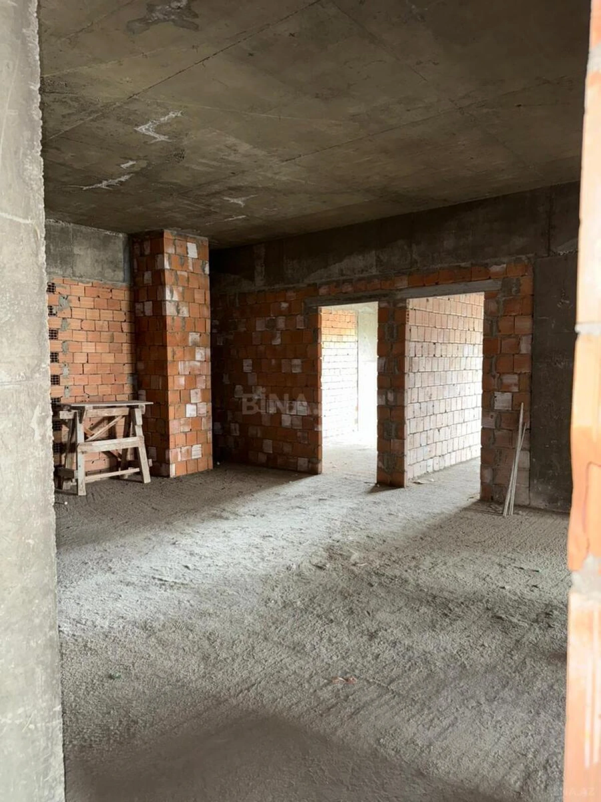 Satılır 5 otaqlı mənzil 252 m²