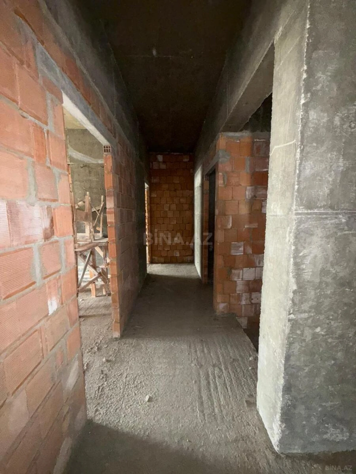 Satılır 5 otaqlı mənzil 252 m²