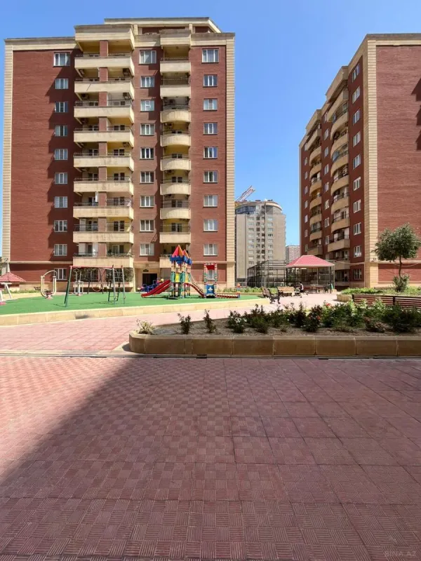 Satılır 5 otaqlı mənzil 252 m²