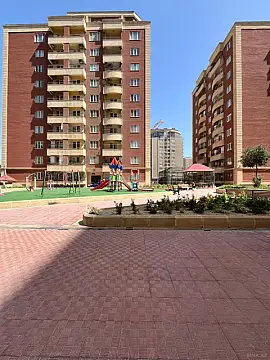 Satılır 5 otaqlı mənzil 252 m²