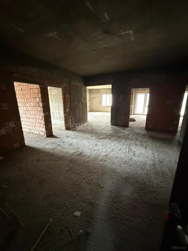 Satılır 5 otaqlı mənzil 252 m²