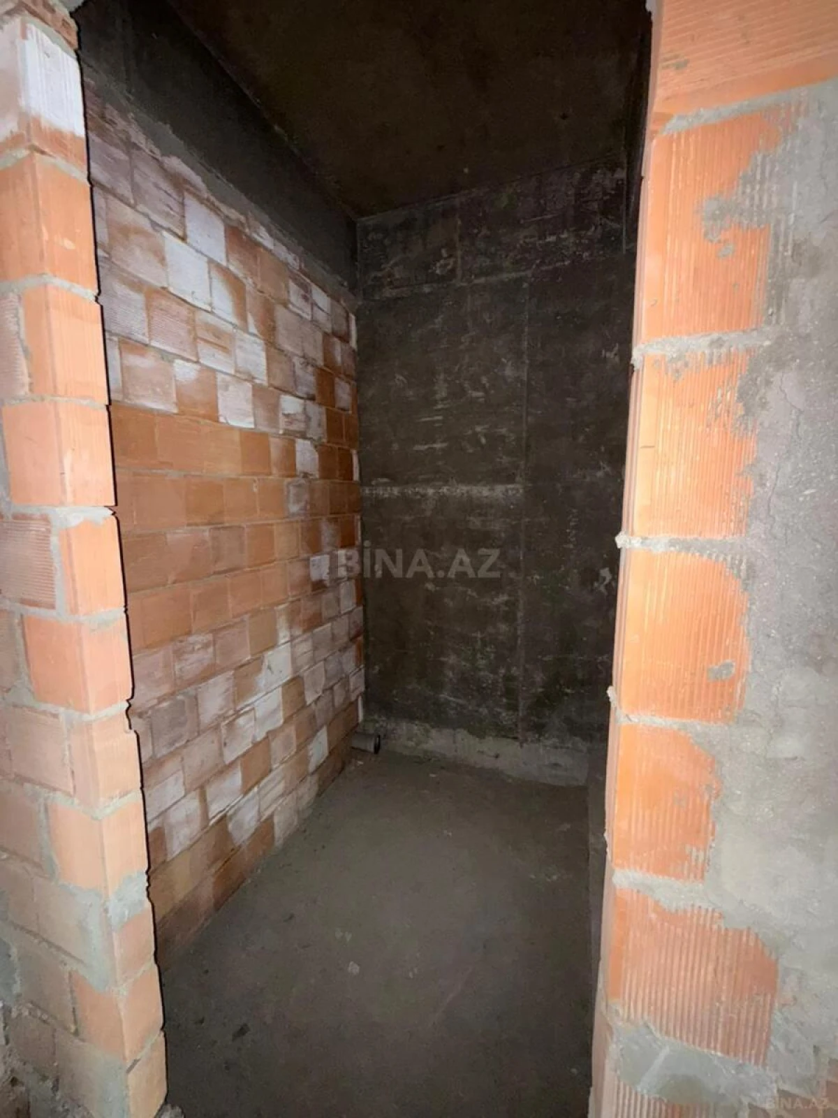 Satılır 5 otaqlı mənzil 252 m²
