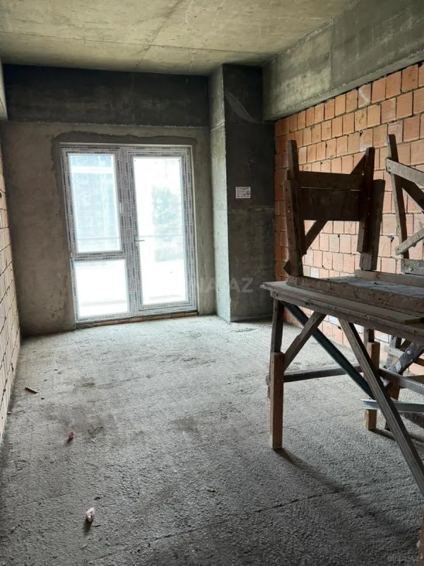 Satılır 5 otaqlı mənzil 252 m²