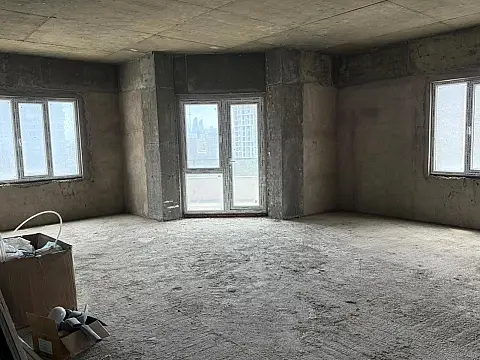 Satılır 5 otaqlı mənzil 252 m²