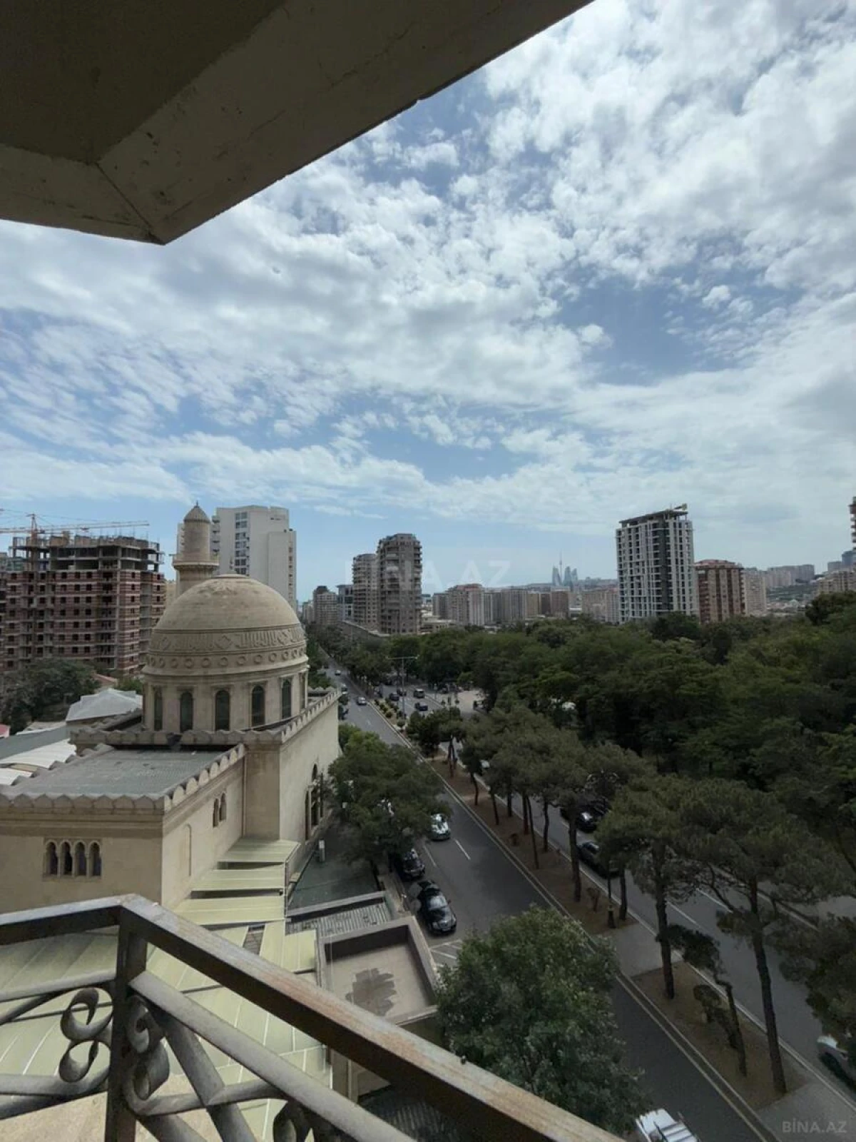 Satılır 5 otaqlı mənzil 252 m²