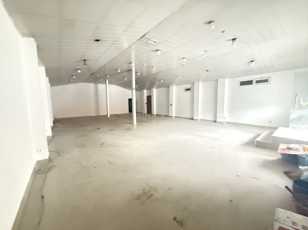 Satılır obyekt 200 m²