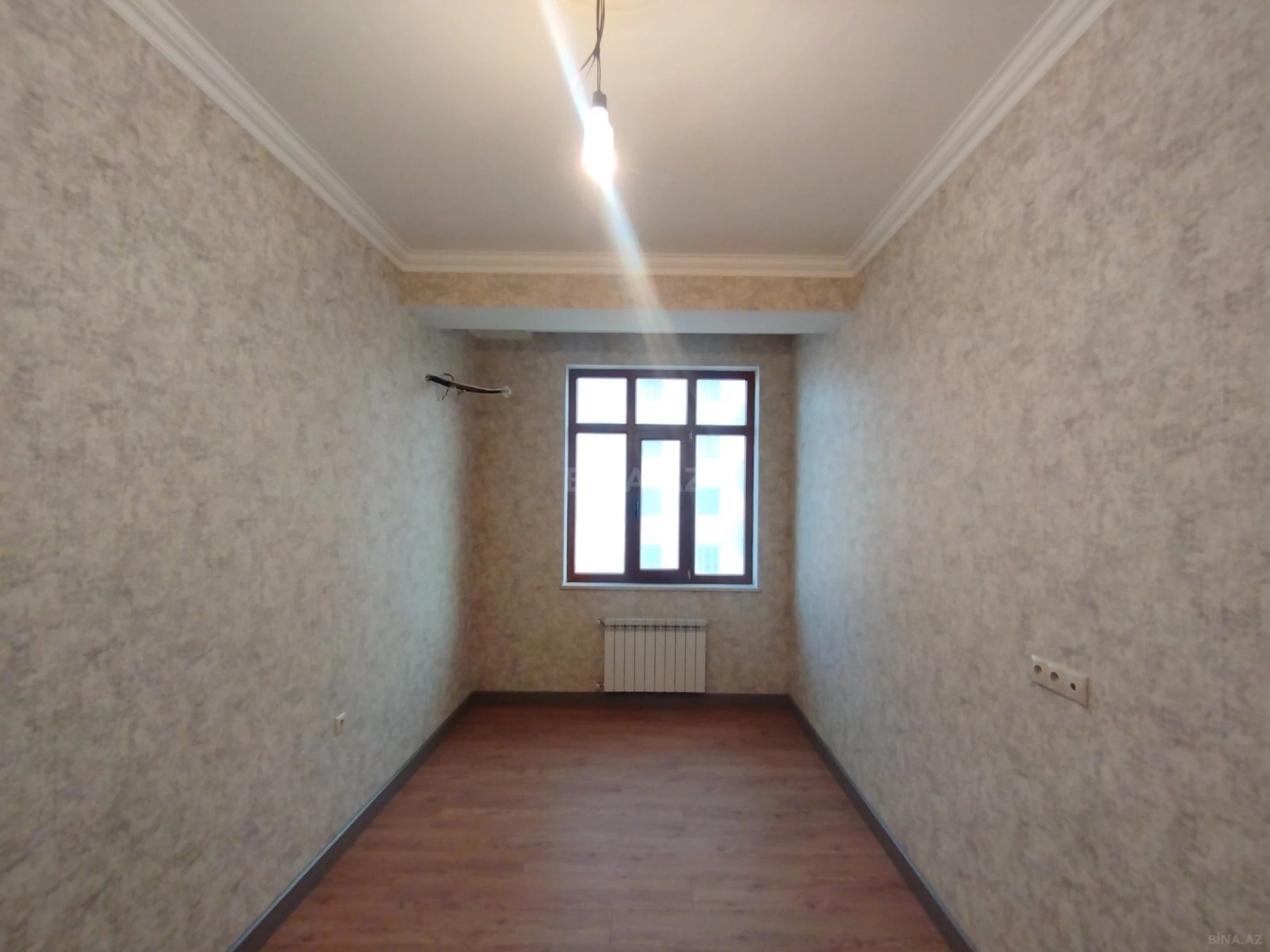 Satılır 4 otaqlı mənzil 175 m²