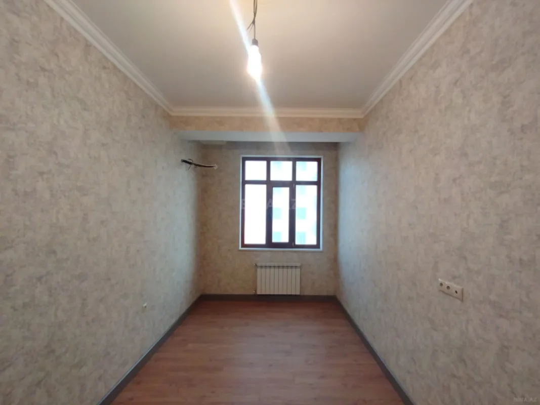 Satılır 4 otaqlı mənzil 175 m²