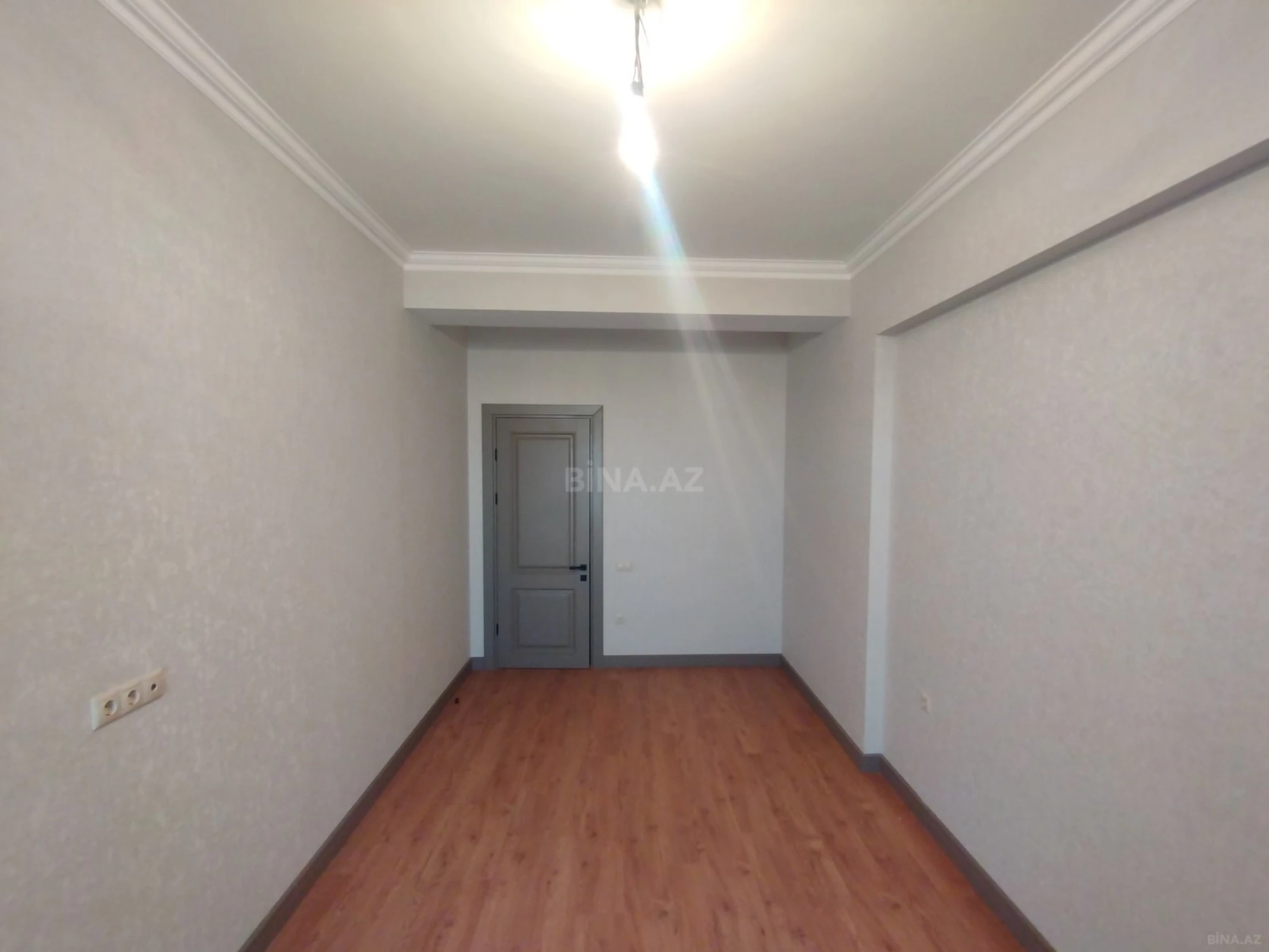 Satılır 4 otaqlı mənzil 175 m²