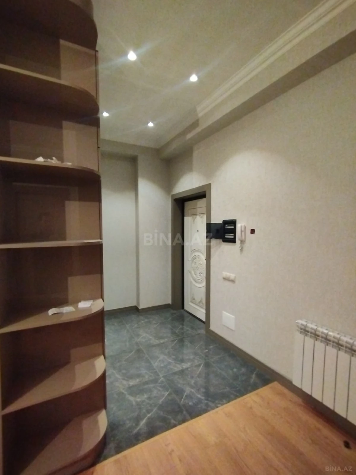 Satılır 4 otaqlı mənzil 175 m²