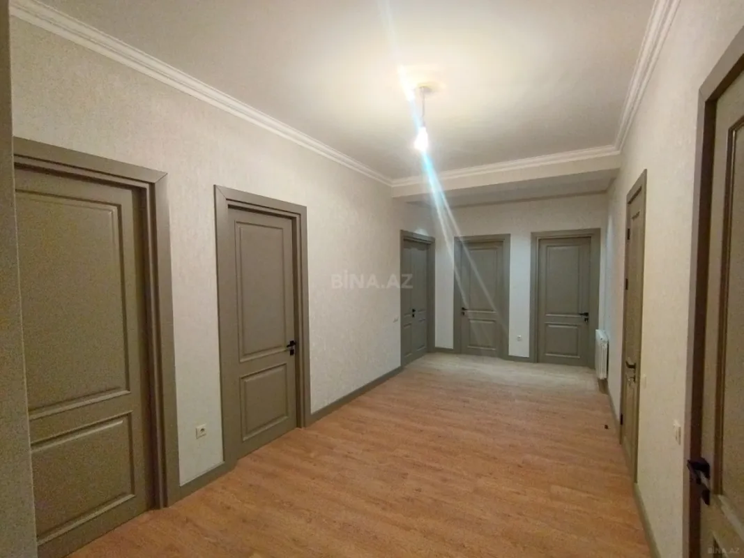 Satılır 4 otaqlı mənzil 175 m²