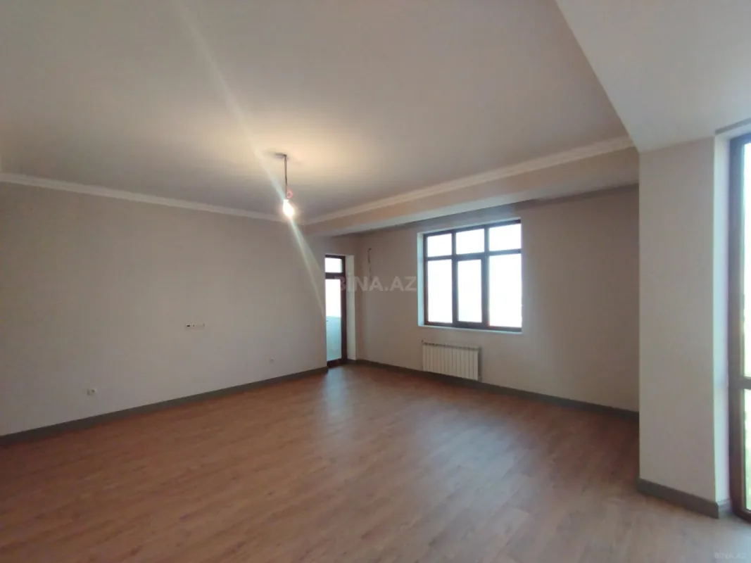 Satılır 4 otaqlı mənzil 175 m²