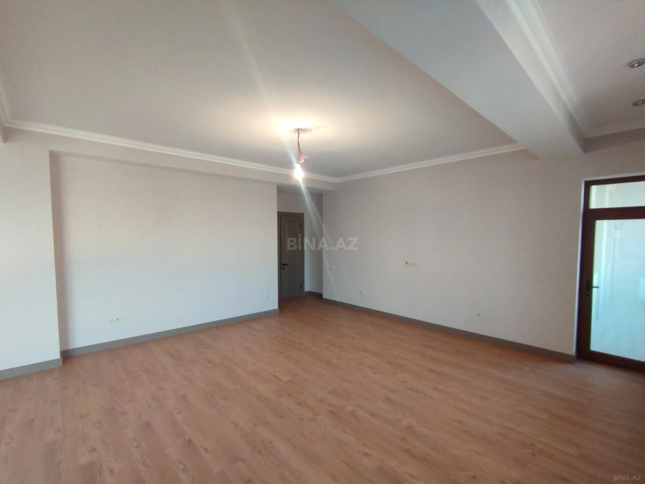 Satılır 4 otaqlı mənzil 175 m²