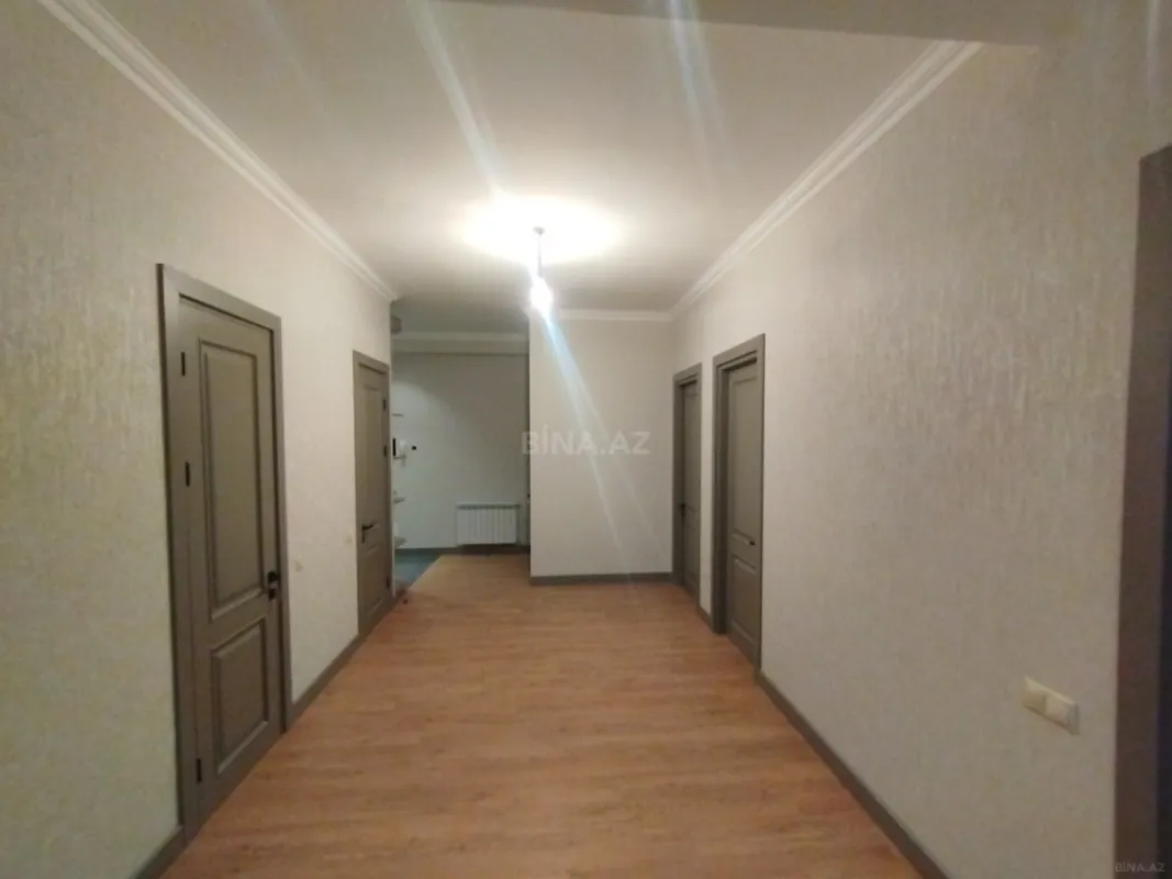 Satılır 4 otaqlı mənzil 175 m²