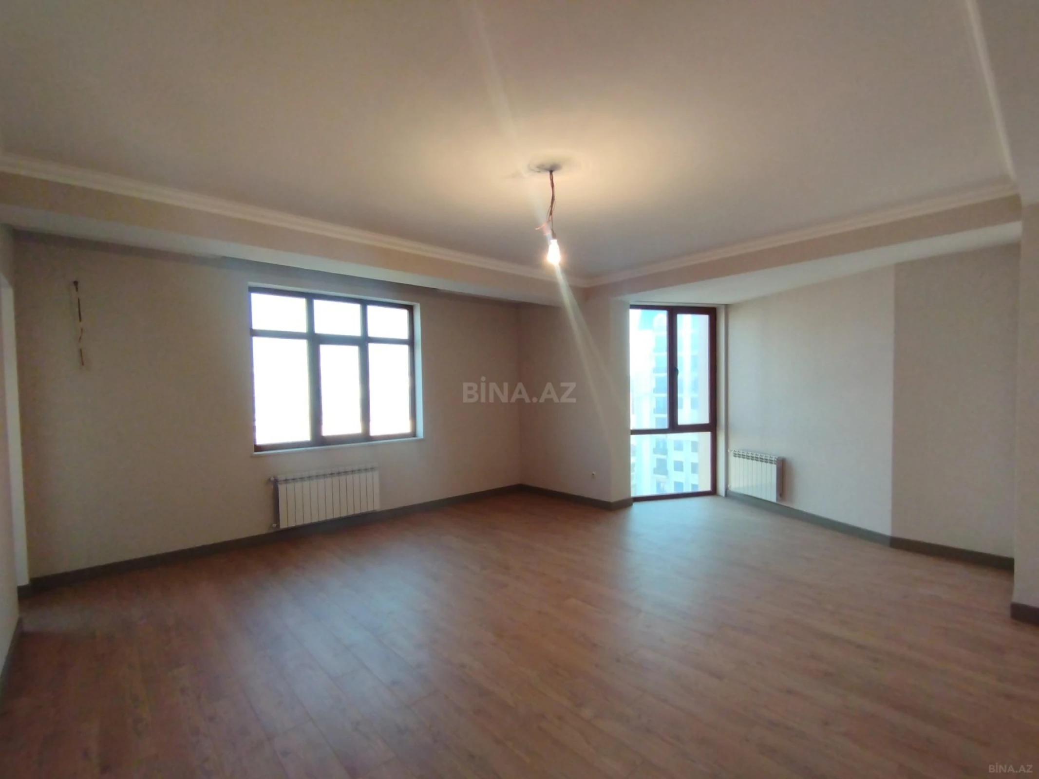 Satılır 4 otaqlı mənzil 175 m²