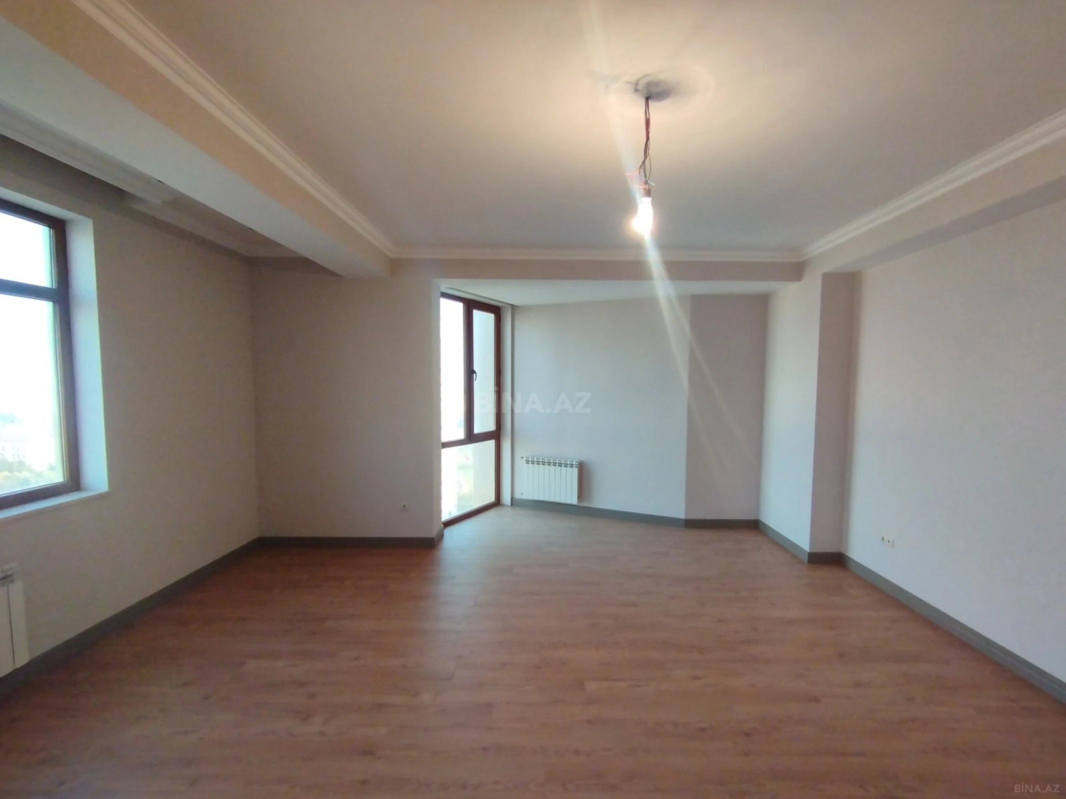 Satılır 4 otaqlı mənzil 175 m²