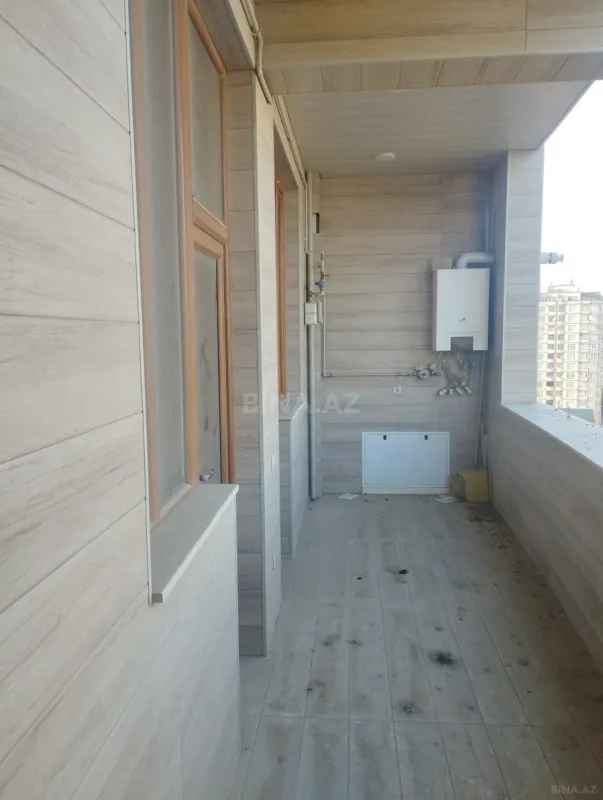 Satılır 4 otaqlı mənzil 175 m²