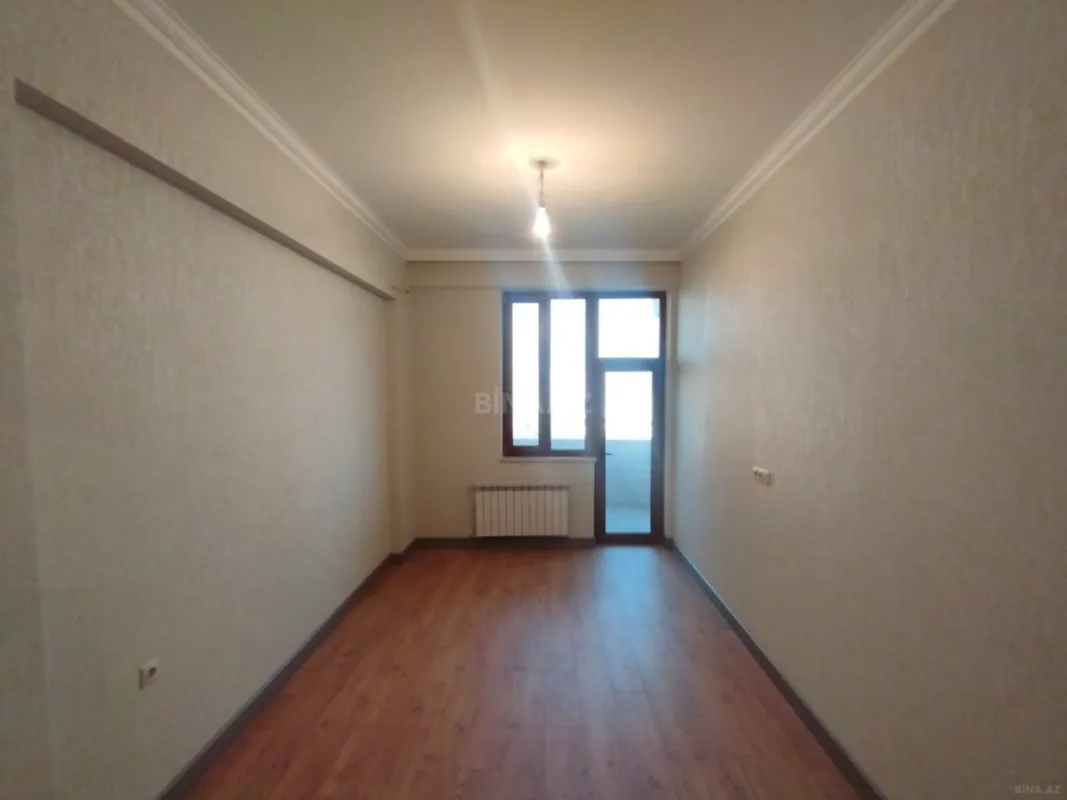 Satılır 4 otaqlı mənzil 175 m²