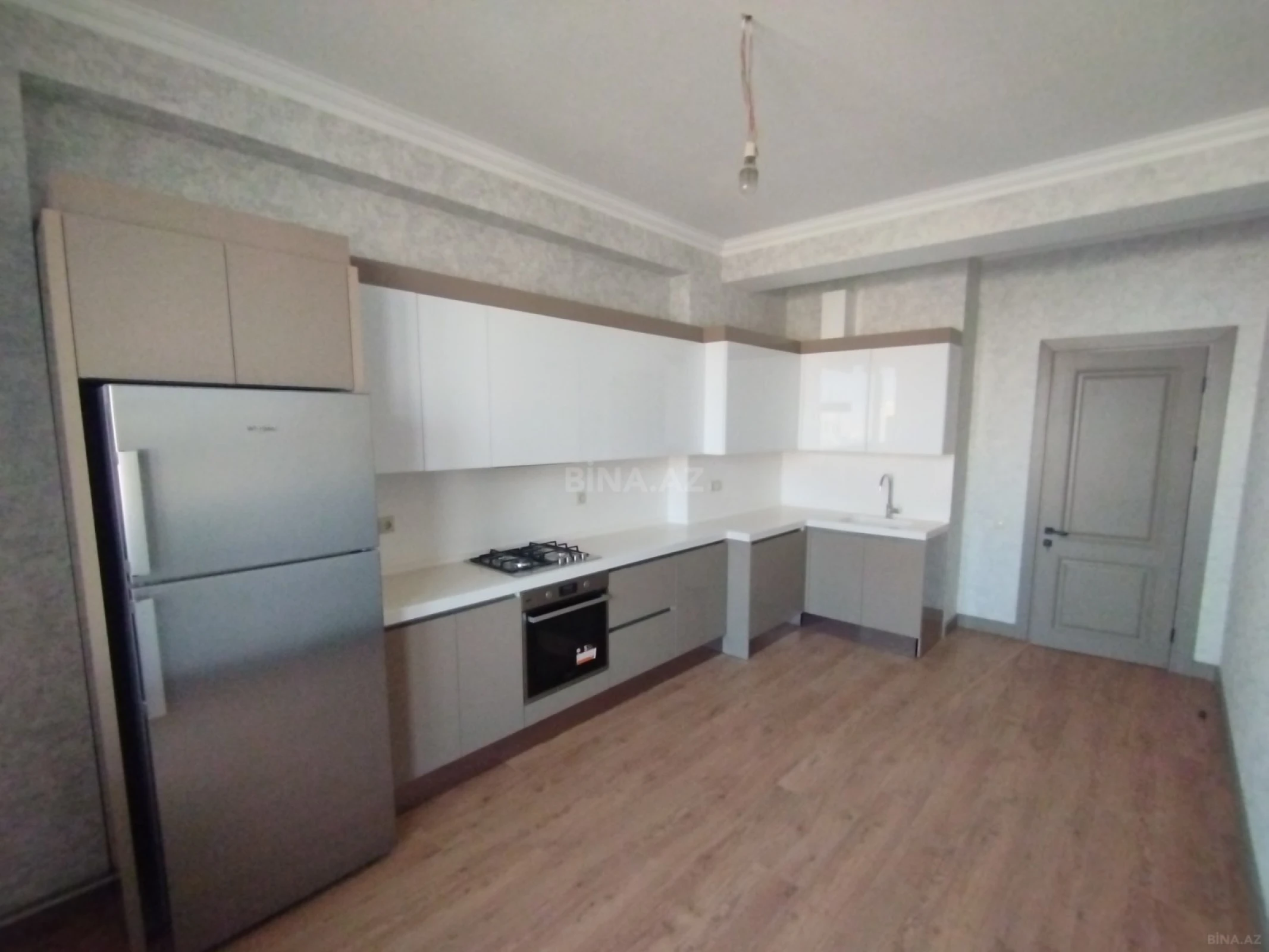 Satılır 4 otaqlı mənzil 175 m²