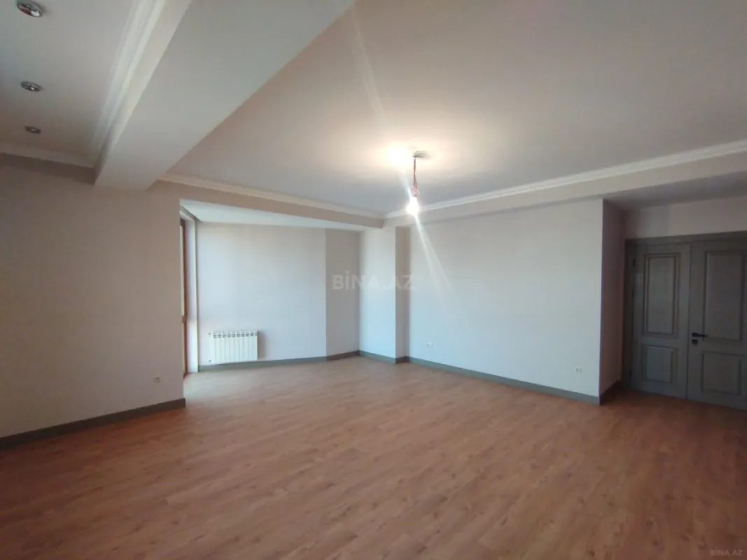 Satılır 4 otaqlı mənzil 175 m²