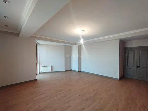 Satılır 4 otaqlı mənzil 175 m²