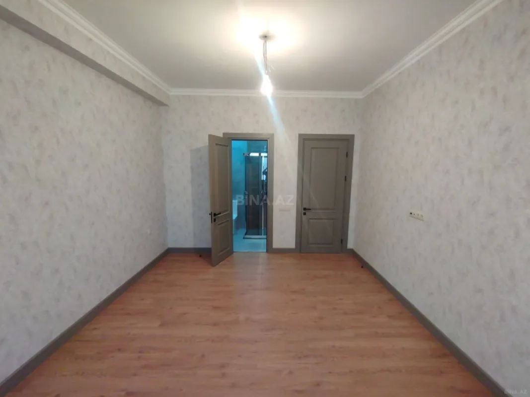 Satılır 4 otaqlı mənzil 175 m²