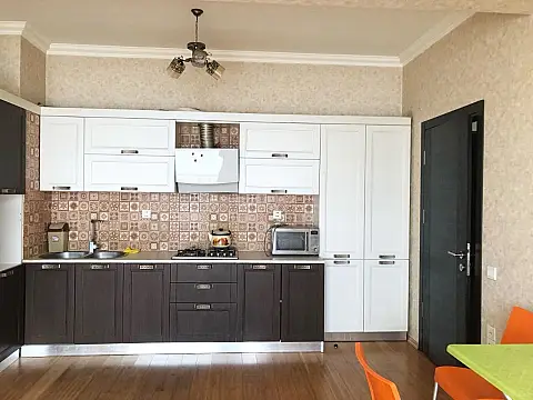 Kirayə verilir 2 otaqlı mənzil 60 m²