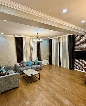 Satılır 5 otaqlı həyət evi 170 m²