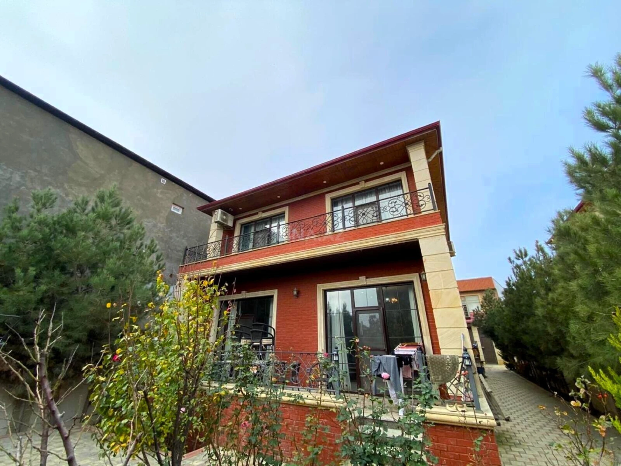 Satılır 5 otaqlı həyət evi 170 m²
