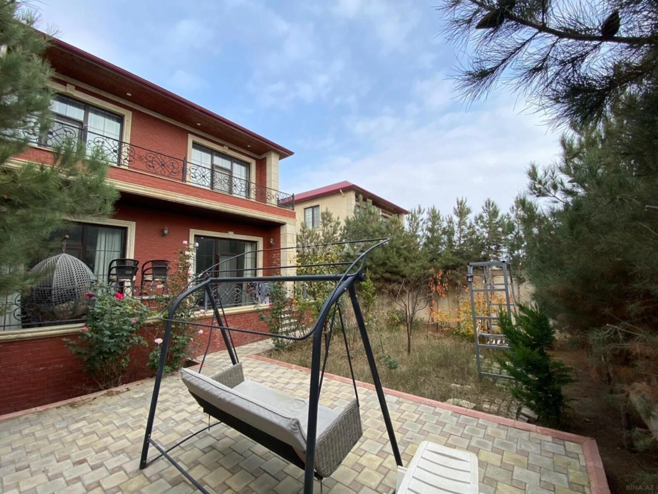 Satılır 5 otaqlı həyət evi 170 m²