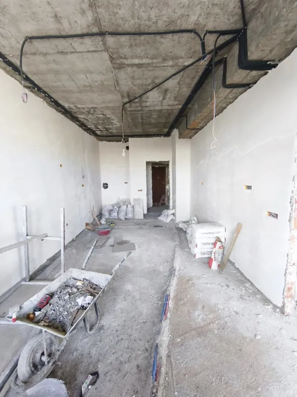 Satılır 4 otaqlı mənzil 180 m²