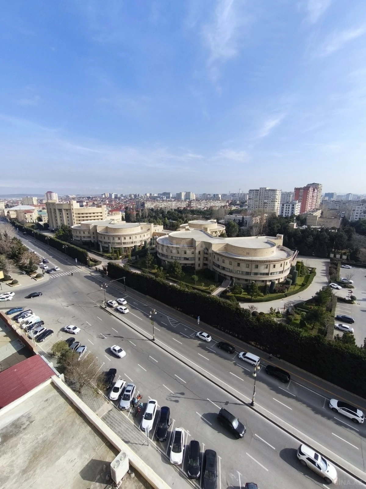 Satılır 4 otaqlı mənzil 180 m²