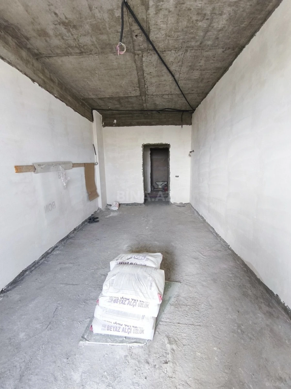 Satılır 4 otaqlı mənzil 180 m²