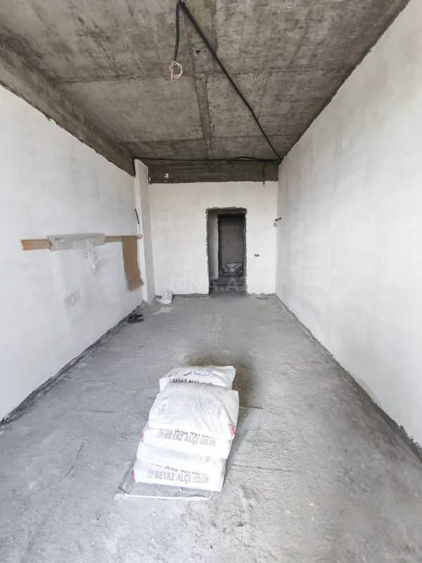 Satılır 4 otaqlı mənzil 180 m²