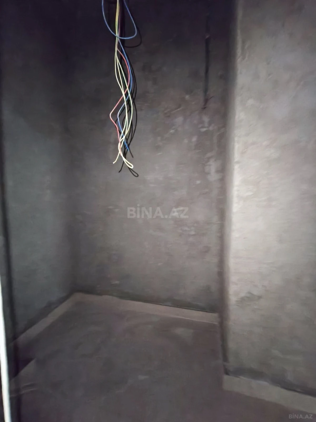 Satılır 4 otaqlı mənzil 180 m²