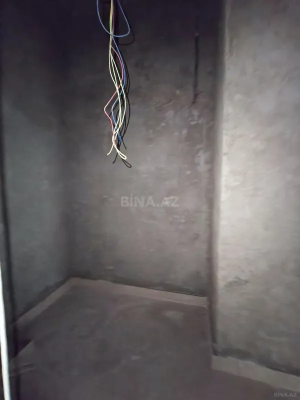 Satılır 4 otaqlı mənzil 180 m²