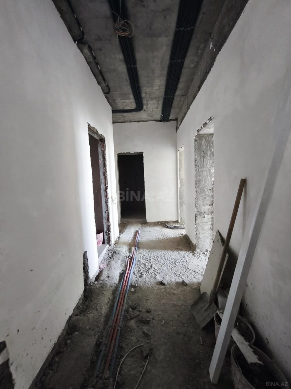 Satılır 4 otaqlı mənzil 180 m²