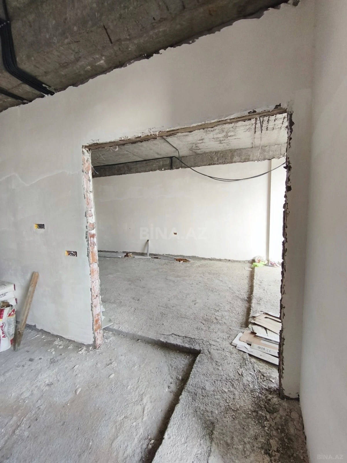Satılır 4 otaqlı mənzil 180 m²