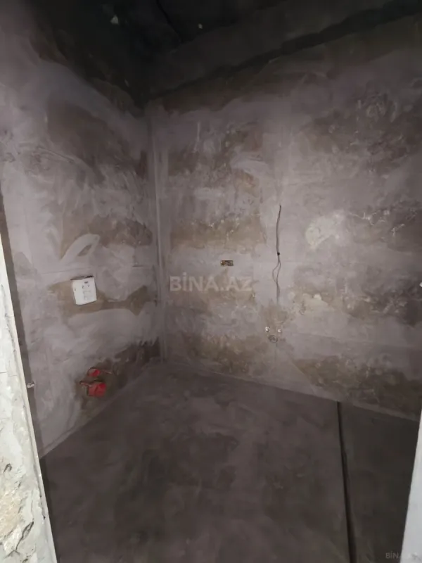 Satılır 4 otaqlı mənzil 180 m²