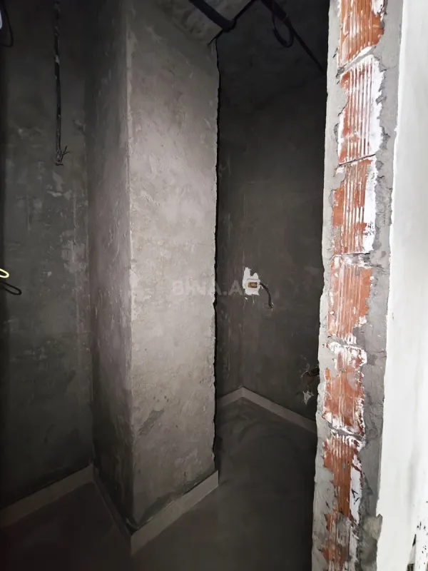 Satılır 4 otaqlı mənzil 180 m²