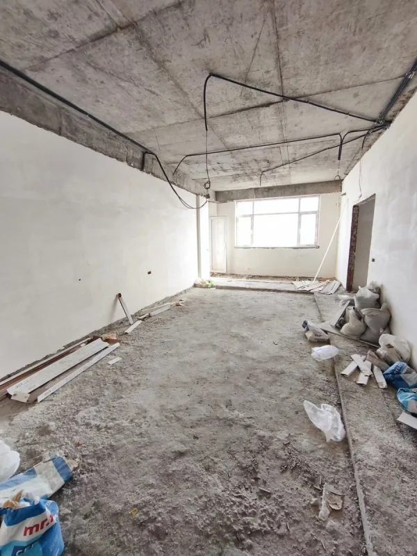 Satılır 4 otaqlı mənzil 180 m²