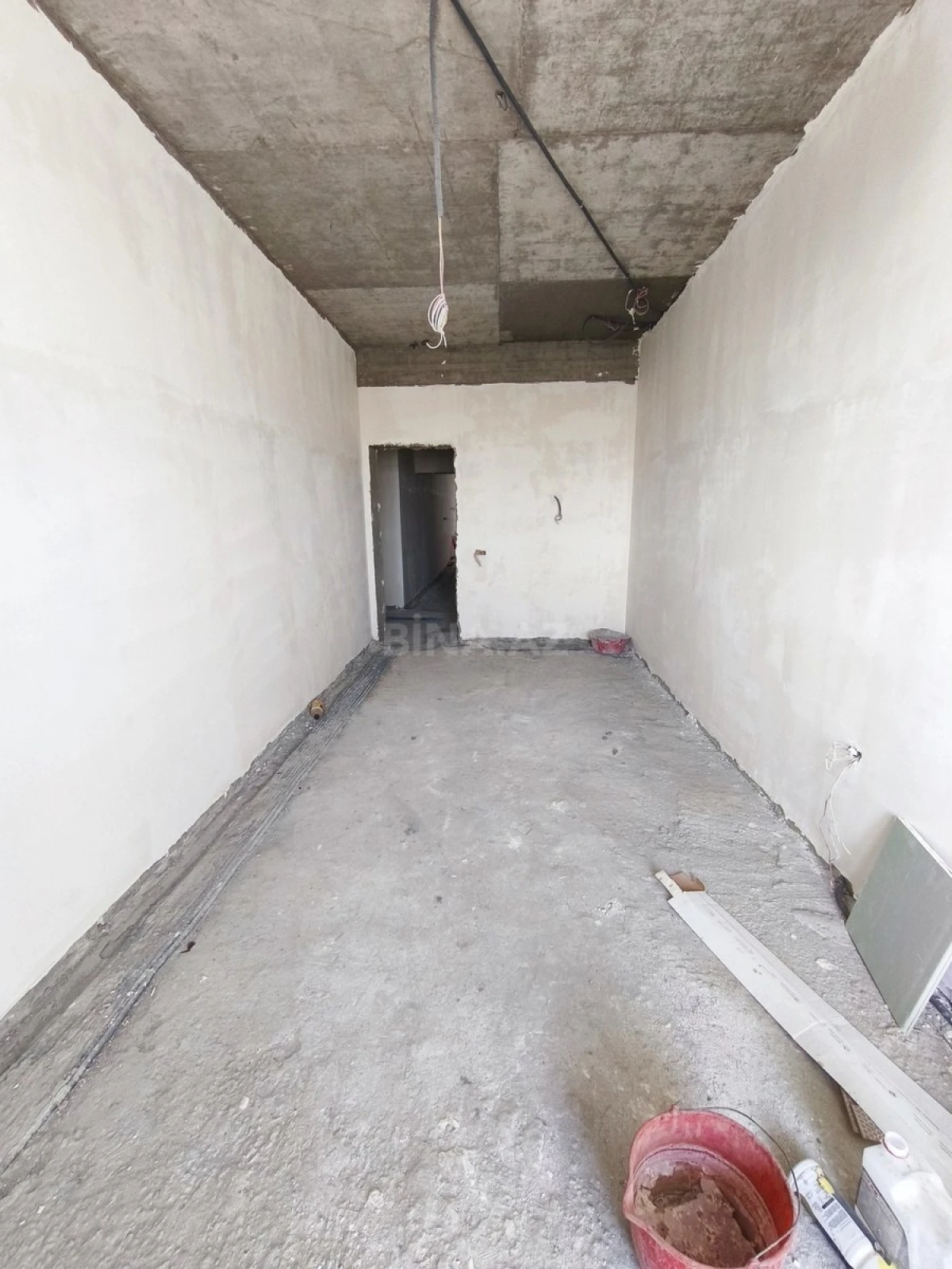 Satılır 4 otaqlı mənzil 180 m²