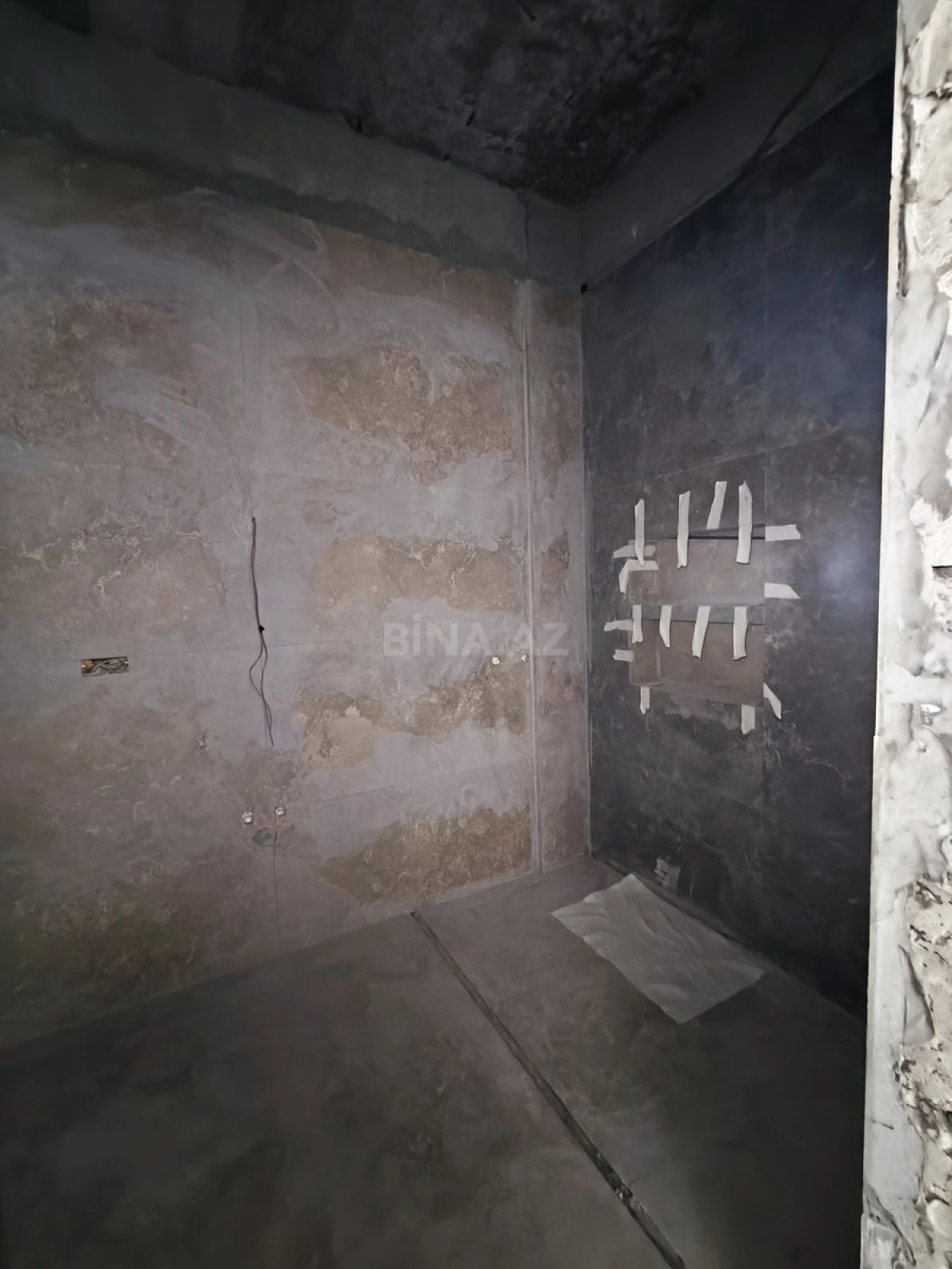 Satılır 4 otaqlı mənzil 180 m²