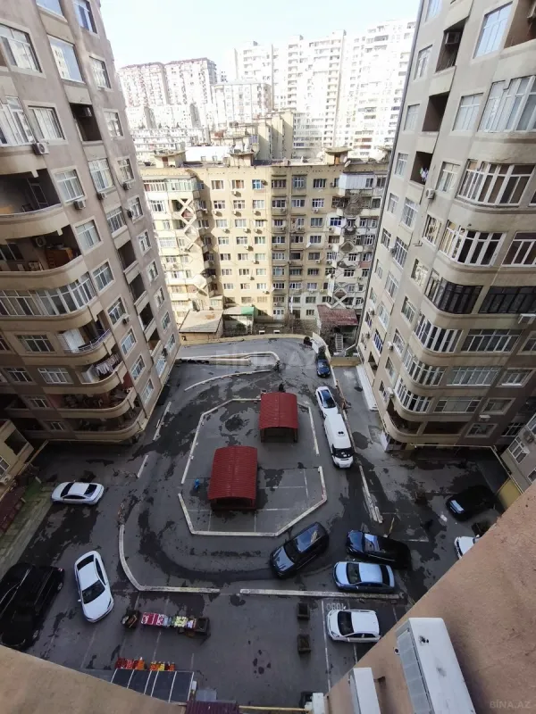 Satılır 4 otaqlı mənzil 180 m²