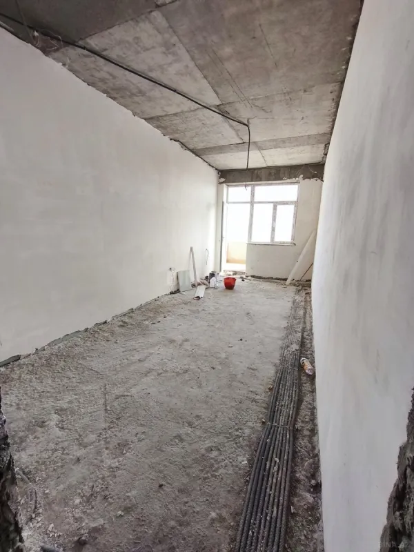 Satılır 4 otaqlı mənzil 180 m²