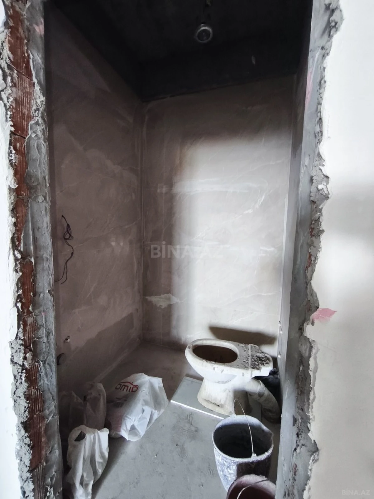 Satılır 4 otaqlı mənzil 180 m²