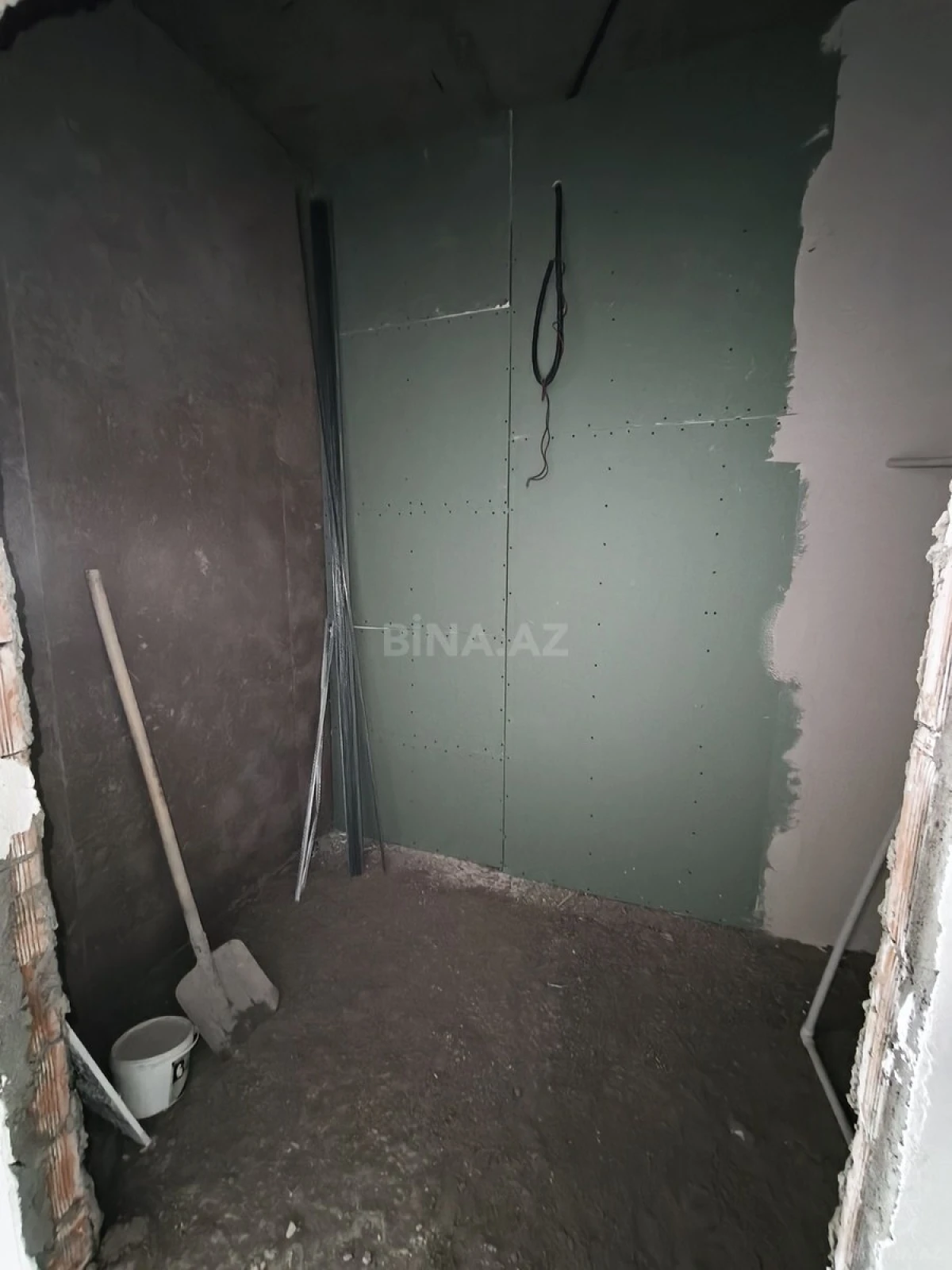 Satılır 4 otaqlı mənzil 180 m²