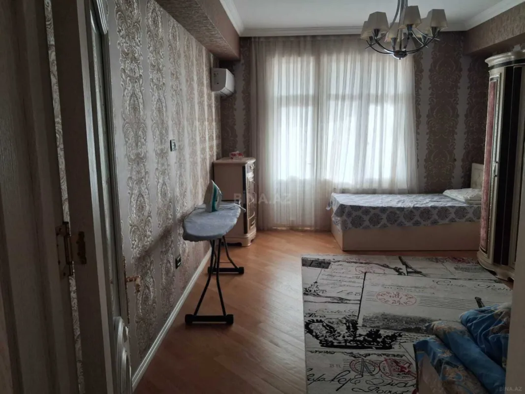 Satılır 3 otaqlı mənzil 132 m²